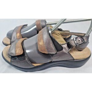 SAS Nudu Sandal Flat Leather 9 M USA comfort Padded Tripad Sole Orthotics